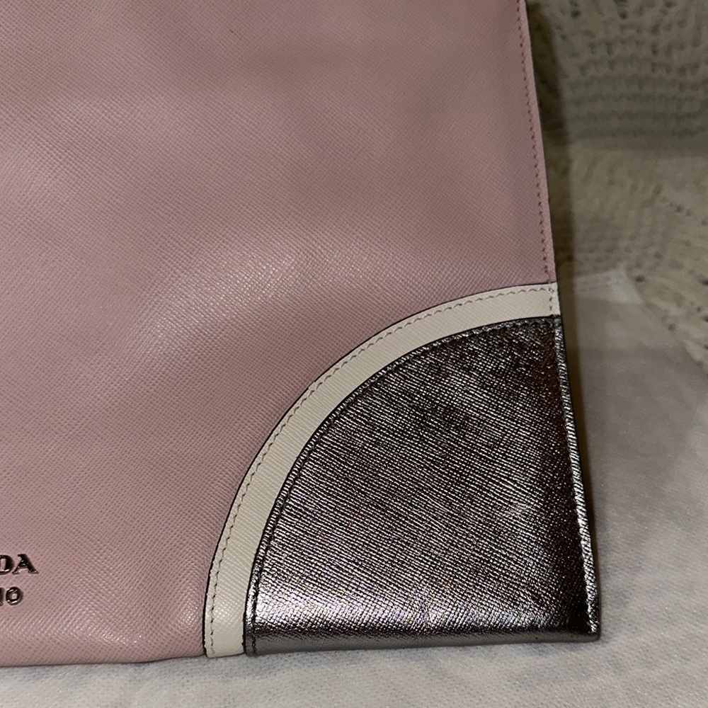 Prada bag - Picture 9 of 17